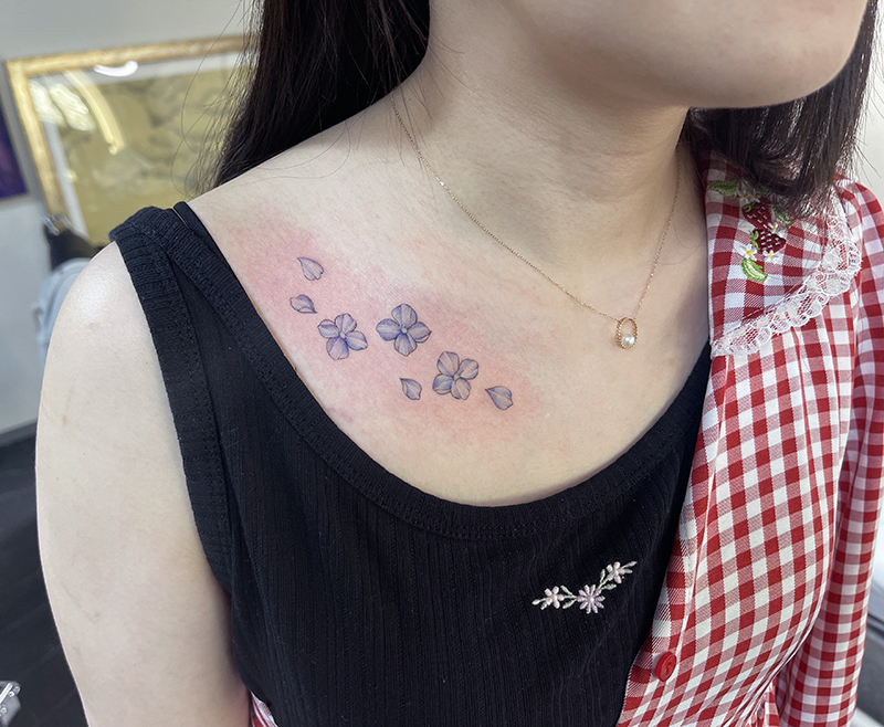 ファインライン　紫陽花　タトゥー　東京