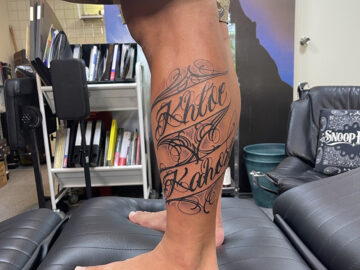 チカーノ　レタリング　足　タトゥー