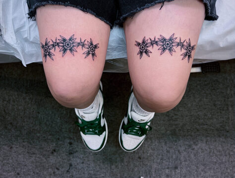 トラッド　花　両膝　タトゥー　東京