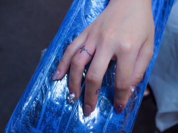 ワンポイント　指　心電図　タトゥー　東京