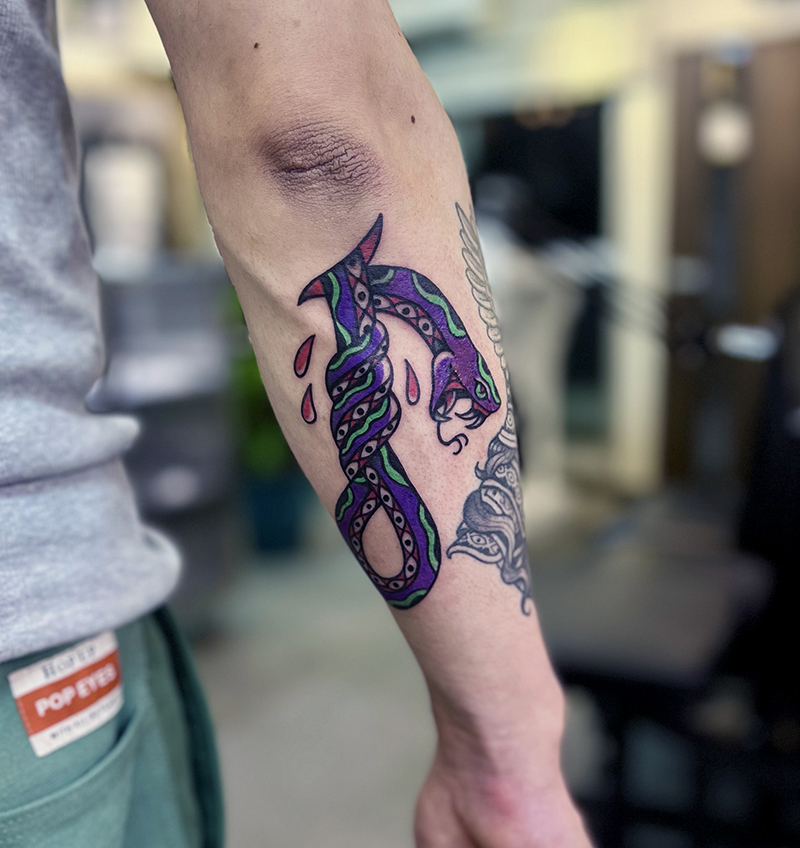 トラッド　ヘビ　カラー　タトゥー　東京