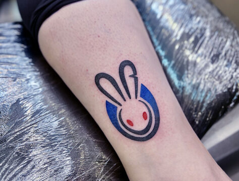 ワンポイント　うさぎ　タトゥー　東京