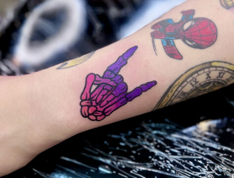 ワンポイント　カラー　骨　タトゥー　東京