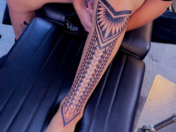 トライバル　足　タトゥー　東京