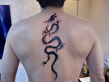 トライバル　龍　タトゥー　東京