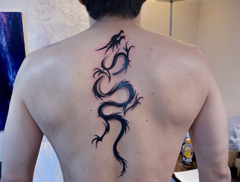 トライバル　龍　タトゥー　東京