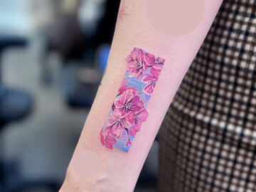 ワンポイント　カラー　桜　タトゥー　東京