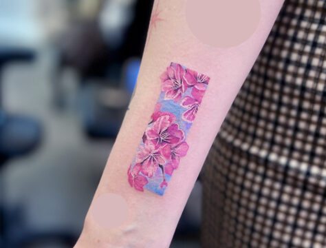 ワンポイント　カラー　桜　タトゥー　東京