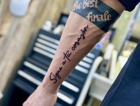 レタリング ボールドライン タトゥー 東京