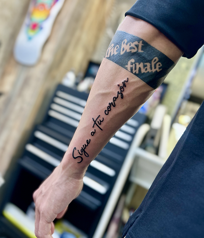 レタリング　ボールドライン　タトゥー　東京