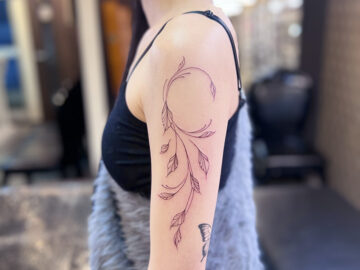 ファインライン　ツタ　タトゥー　東京