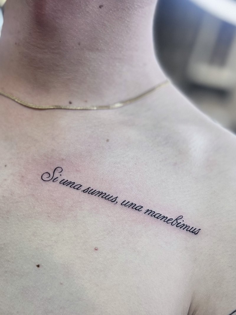 ファインライン　レタリング　鎖骨　タトゥー　東京