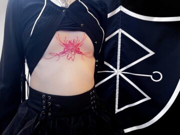 彼岸花　胸下　タトゥー　東京