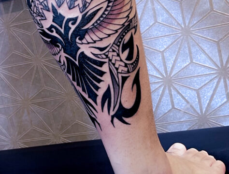 トライバル ふくらはぎ タトゥー 東京