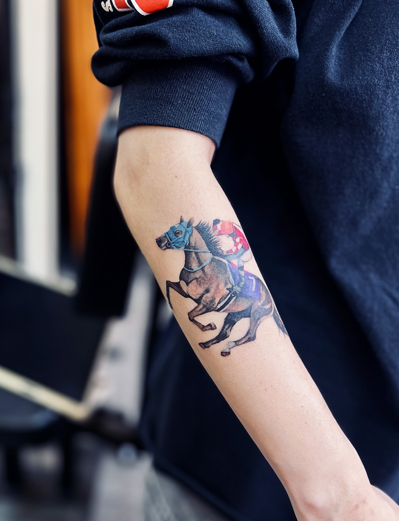 ワンポイント　リアル　馬　タトゥー　東京