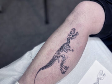 ワンポイント　恐竜　タトゥー　東京