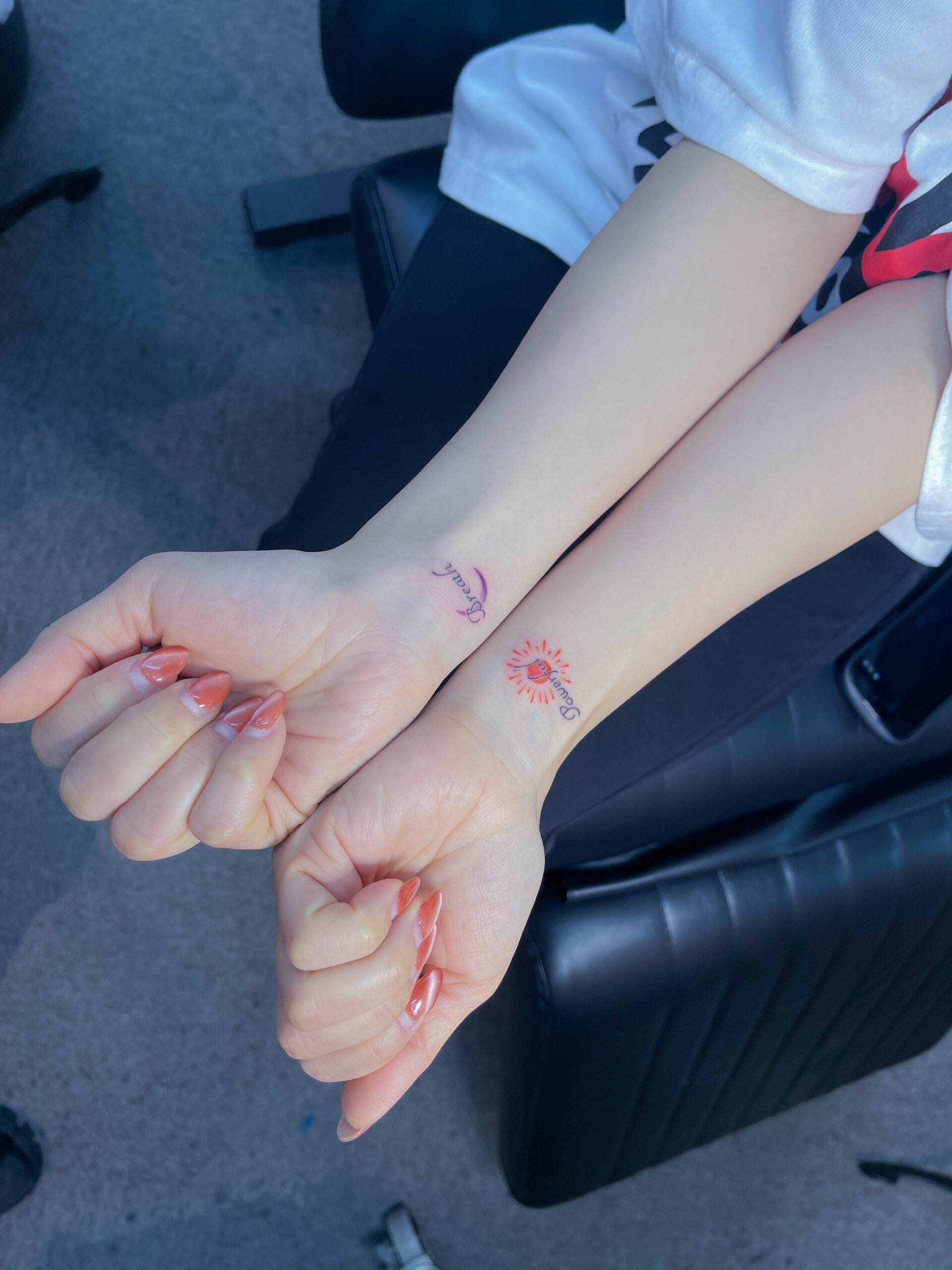 ファインライン　レタリング　月と太陽　タトゥー　東京