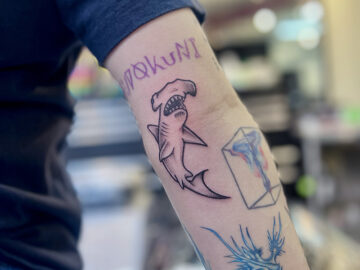 ワンポイント　サメ　タトゥー　東京