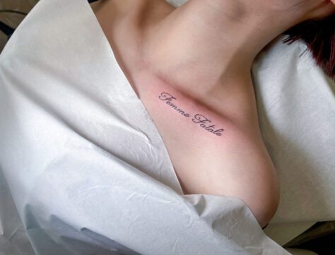 ファインライン レタリング 鎖骨 タトゥー 東京