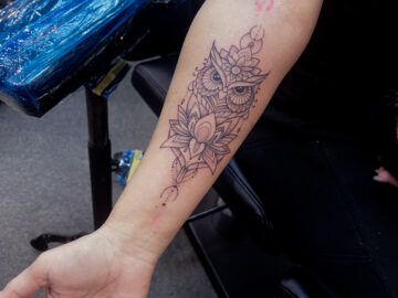 ワンポイント　フクロウ　タトゥー　東京