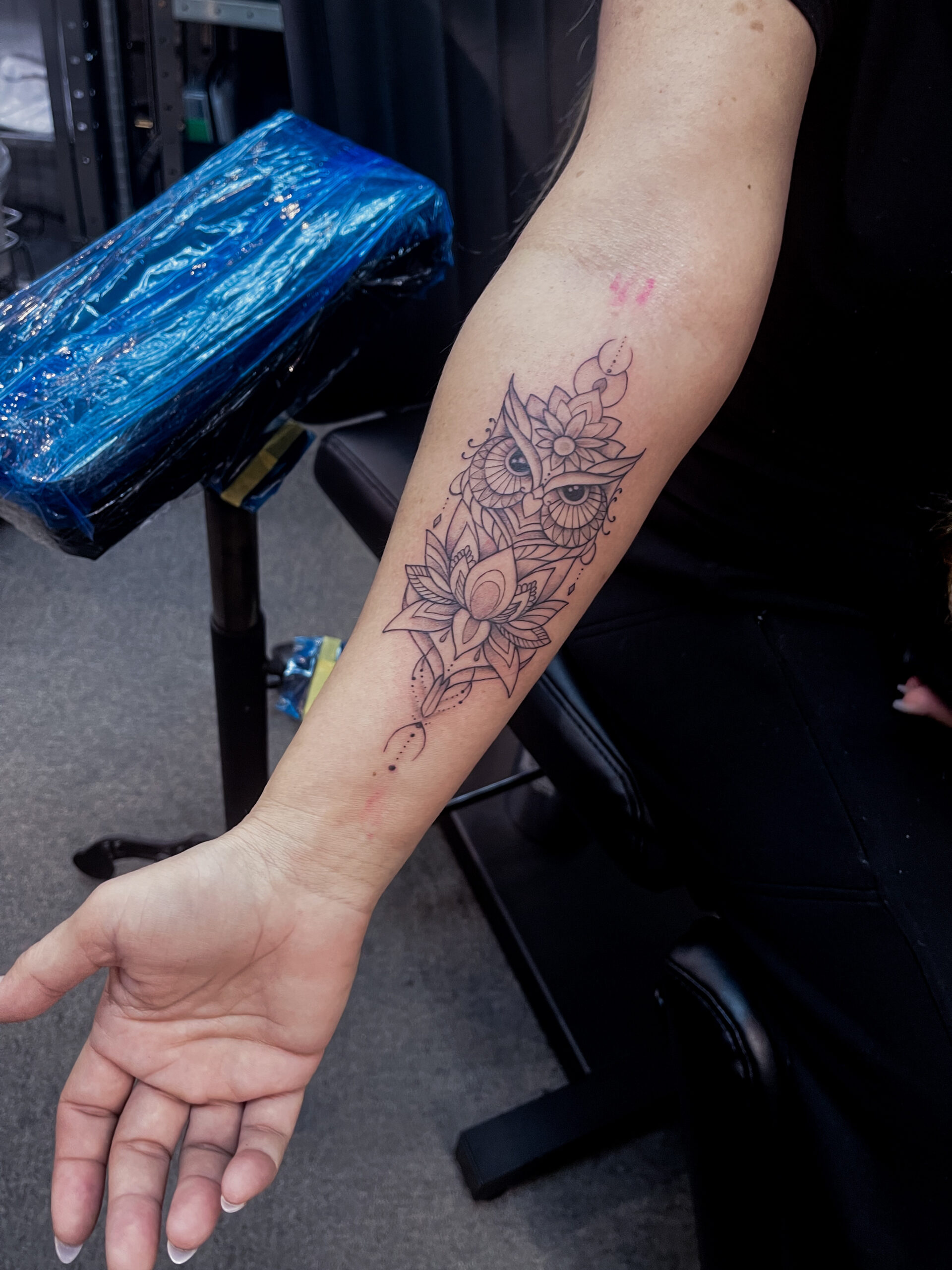 ワンポイント　フクロウ　タトゥー　東京