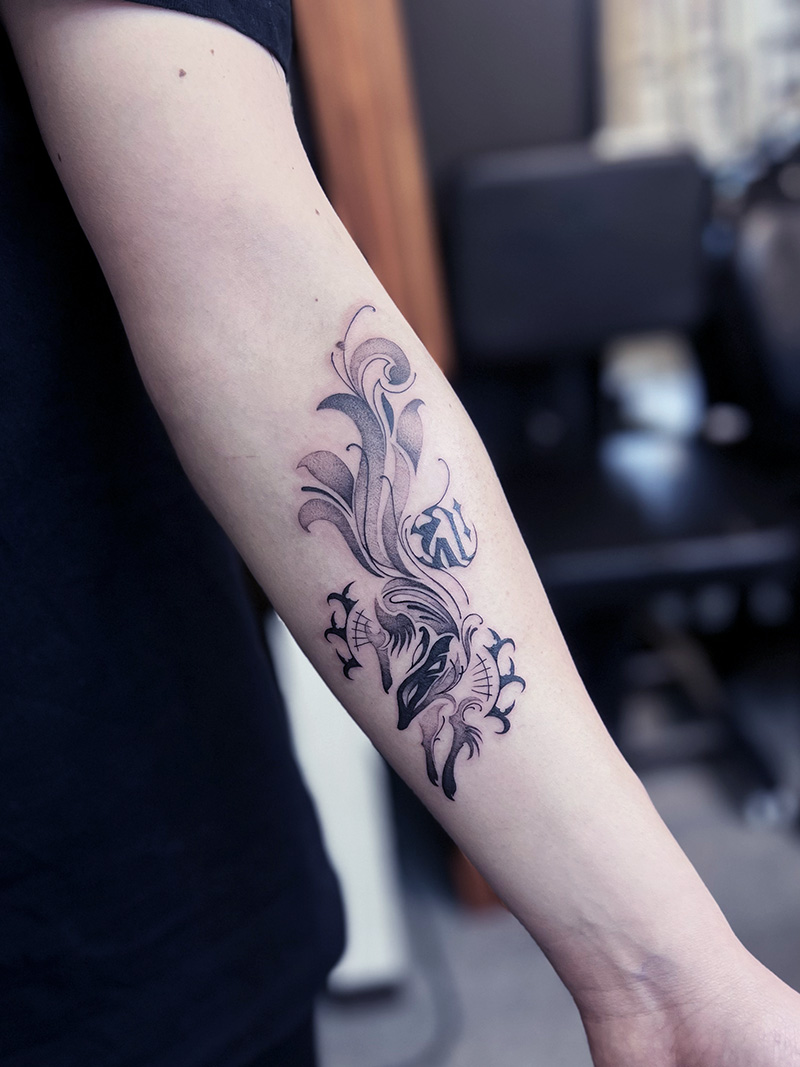 ワンポイント　九尾　タトゥー　東京